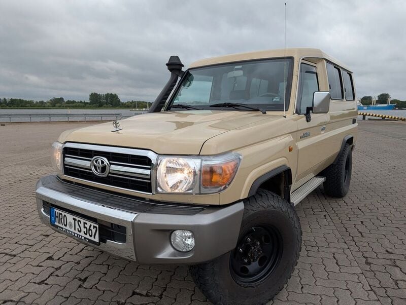 Beige Gebraucht 2022 Toyota Land Cruiser SUV | 69.500 € (Superpreis) - Bild 1/4