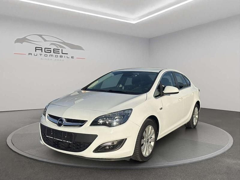 Schneeweiss/summitwhite/arctic Gebraucht 2015 Opel Astra Excellence Limousine | 4.700 € (Superpreis) - Bild 1/4