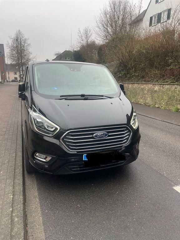 Schwarz Gebraucht 2020 Ford Tourneo Van / Kleinbus | 26.999 € (Guter Preis) - Bild 1/4