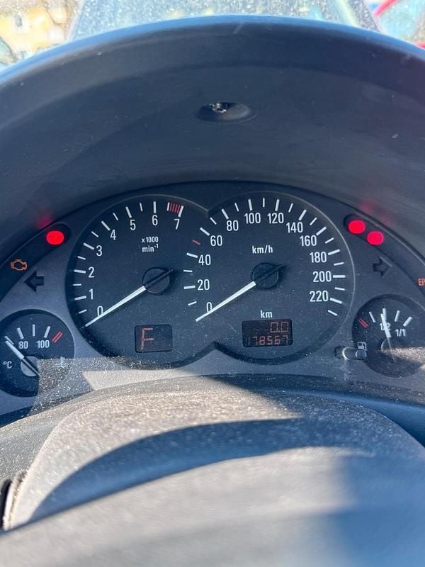 Second-hand Opel Corsa 75 CP (55 kW) 2001 Hatchback