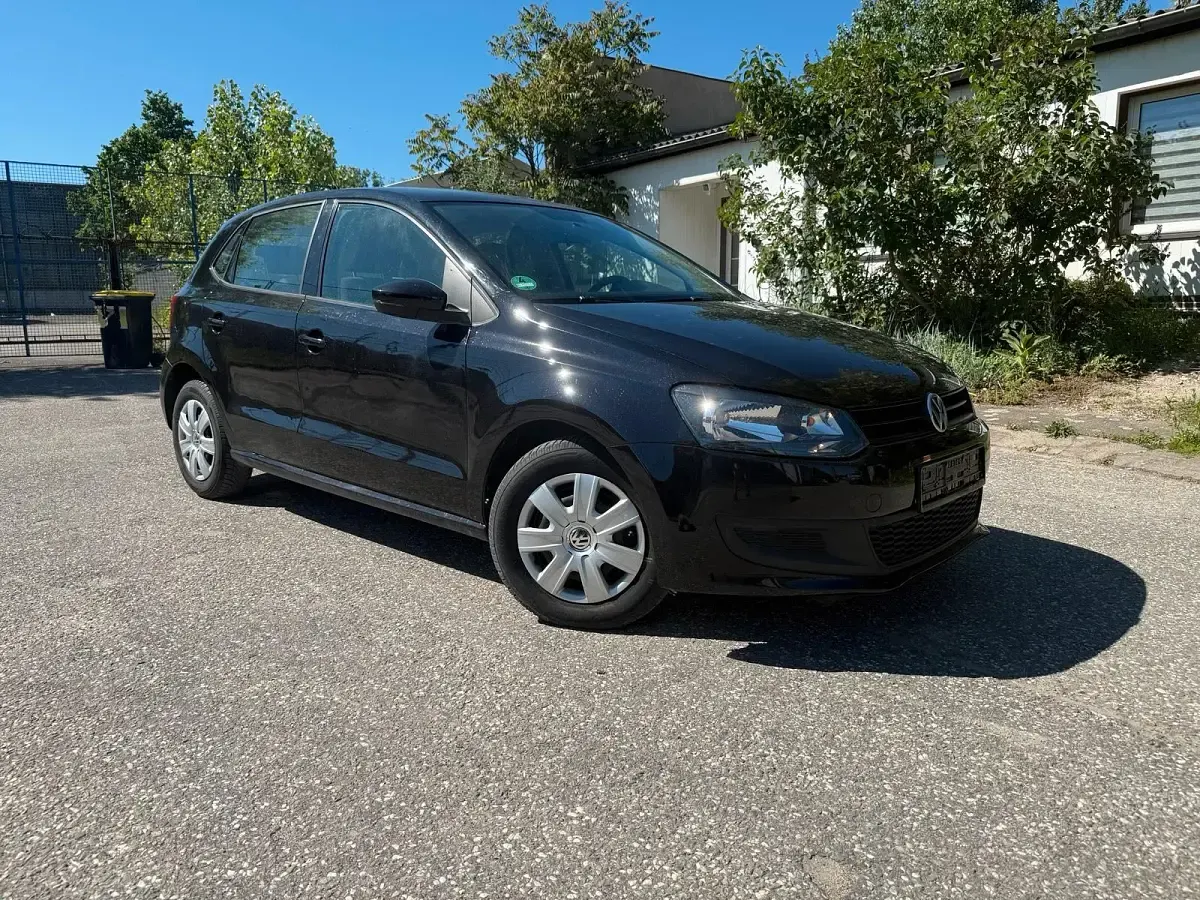 Käytetty VW Polo 60 HP (44 kW) 2011 Musta Viistoperä