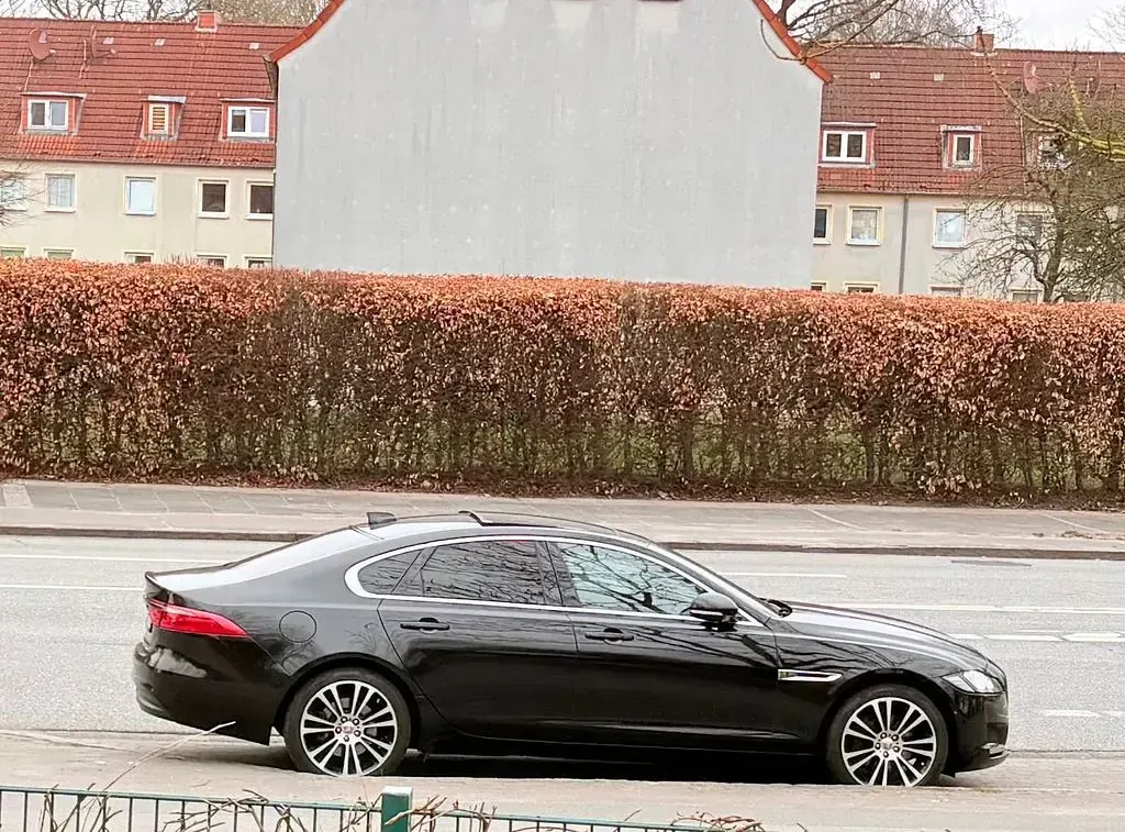 Gebraucht Jaguar XF Prestige 179 PS (131 kW) 2017 Schwarz Limousine