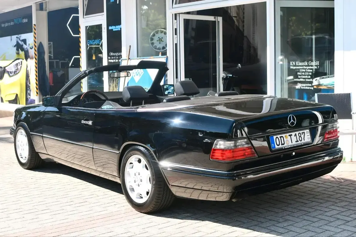 Gebraucht Mercedes E320 220 PS (161 kW) 1995 Schwarz Cabrio