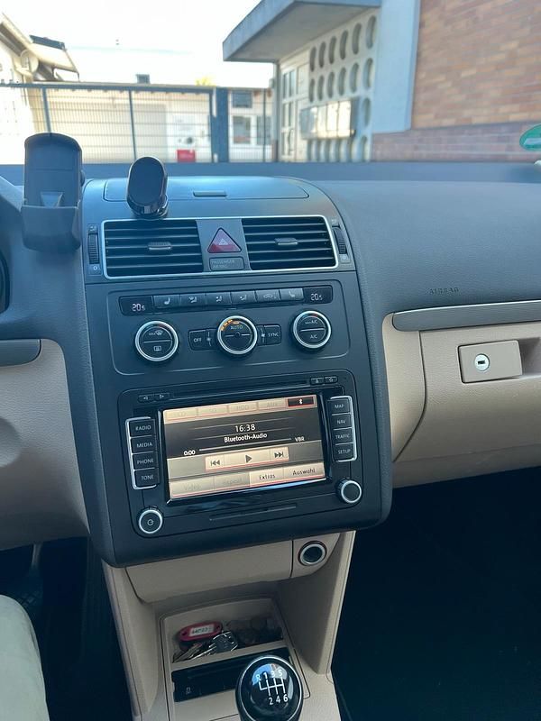 Gebraucht VW Touran Highline 140 PS (102 kW) 2012 Braun Van / Kleinbus