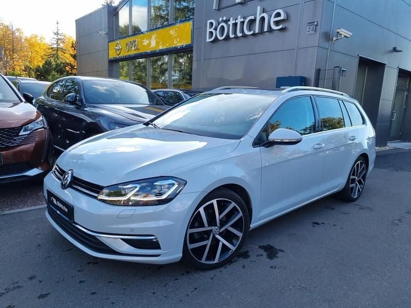 Silber Gebraucht 2017 VW Golf VII Highline Kleinwagen | 18.780 € (Etwas zu teuer) - Bild 1/1