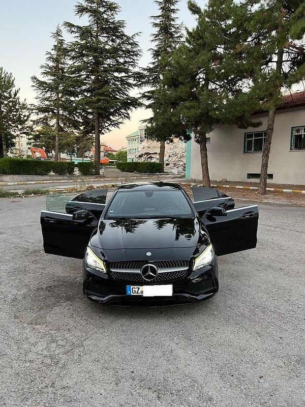 Schwarz Gebraucht 2015 Mercedes CLA200 AMG line Coupé | 15.900 € (Fairer Preis) - Bild 1/4