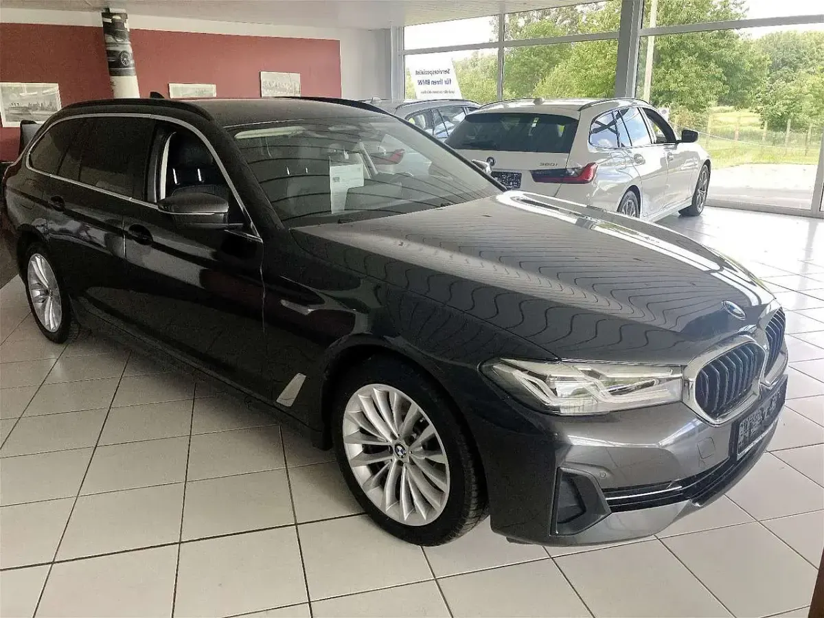 Gebraucht BMW 520 Sport Line 190 PS (139 kW) 2022 Grau Limousine