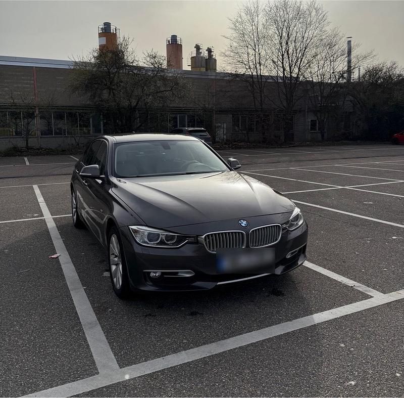 Gebraucht BMW 318 143 PS (105 kW) 2012 Braun Limousine