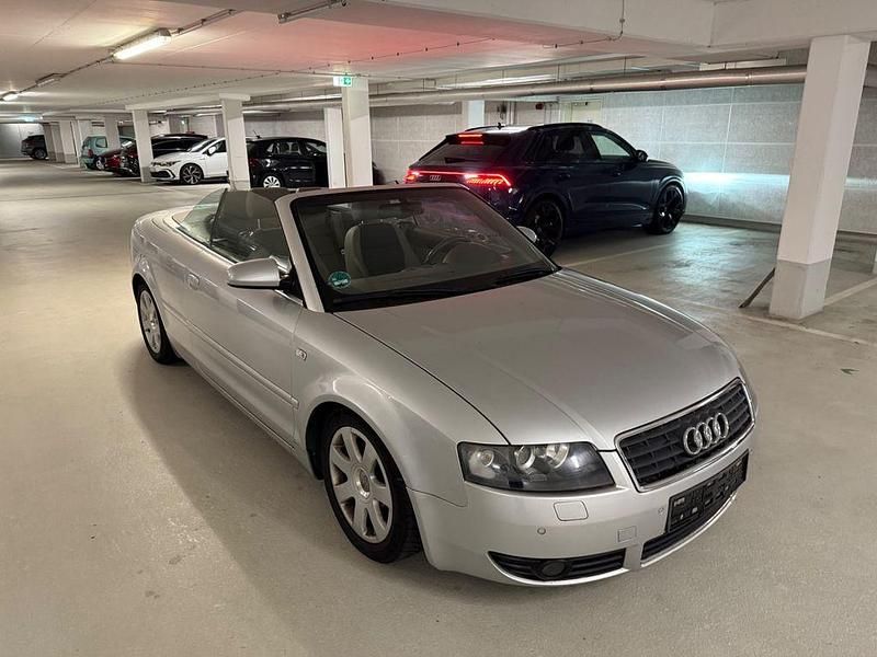 Silber Gebraucht 2003 Audi A4 Cabriolet Design Cabrio | 3.999 € (Etwas zu teuer) - Bild 1/4