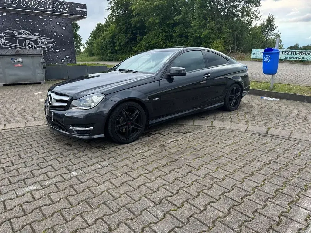 Gebraucht Mercedes C180 AMG line 156 PS (114 kW) 2012 Schwarz Coupé