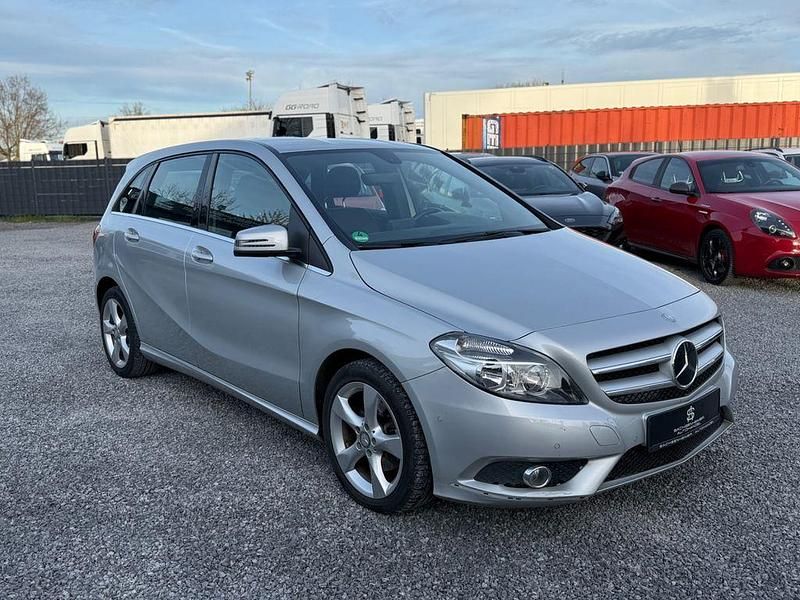 Gebraucht Mercedes B200 156 PS (114 kW) 2014 Silber Van / Kleinbus