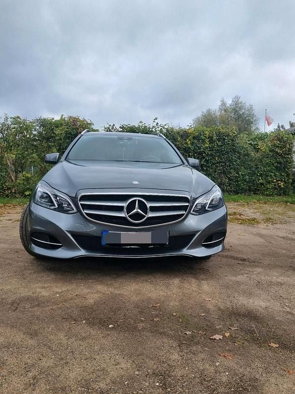 Gebraucht Mercedes E220 170 PS (125 kW) 2017 Grau Kombi