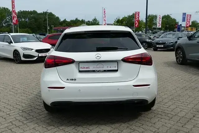 Gebraucht Mercedes A180 Progressive 150 PS (110 kW) 2025 Weiss Limousine