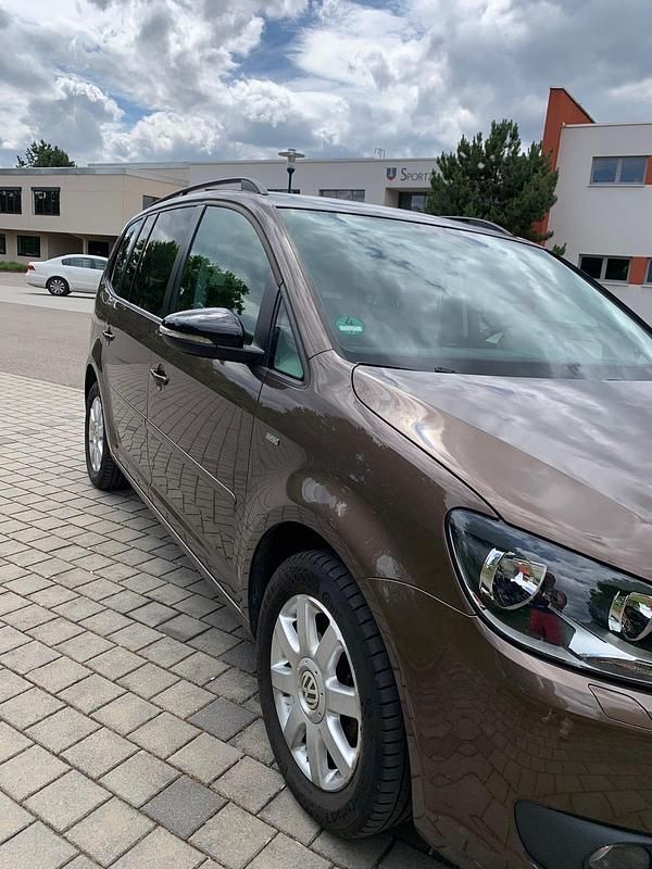 Gebraucht VW Touran 116 PS (85 kW) 2012 Braun Van / Kleinbus