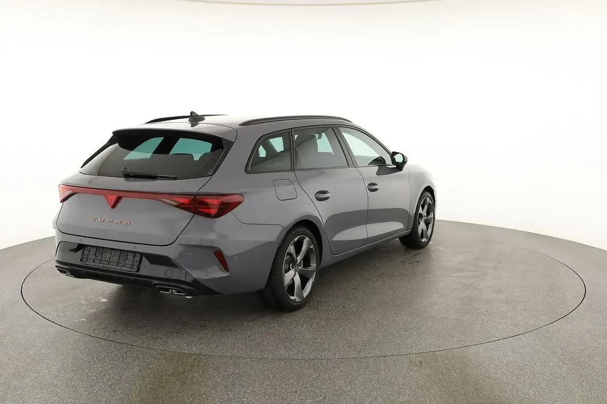 Neu Cupra Leon 204 PS (150 kW) 2026 Graphene grau metallic