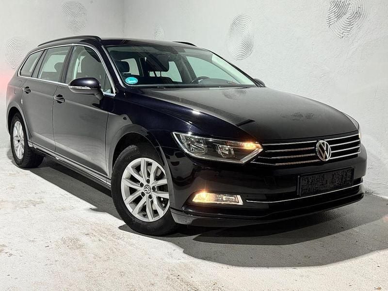 Schwarz Gebraucht 2016 VW Passat Comfortline Kombi | 12.490 € (Guter Preis) - Bild 1/4