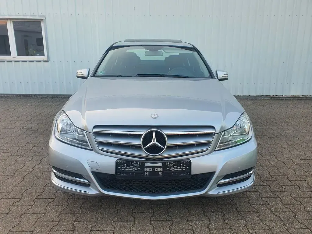 Gebraucht Mercedes C180 156 PS (114 kW) 2011 Silber Limousine