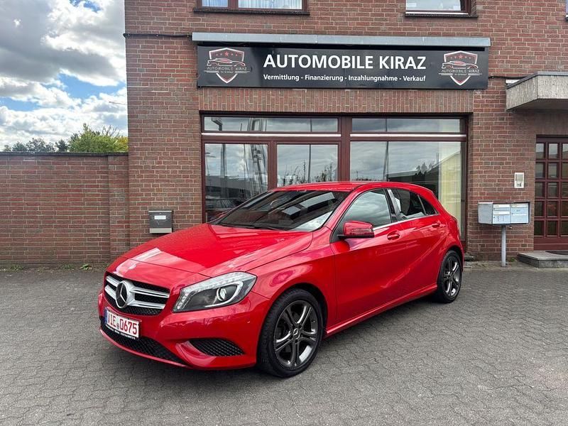 Rot Gebraucht 2014 Mercedes A180 Limousine | 12.850 € (Fairer Preis) - Bild 1/4