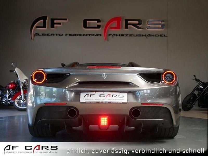 Gebraucht Ferrari 488 669 PS (492 kW) 2016 Grau Cabrio