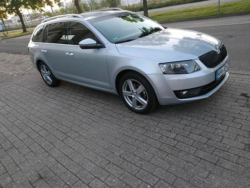 Silber Gebraucht 2014 Skoda Octavia Kleinwagen | 7.600 € (Guter Preis) - Bild 1/4