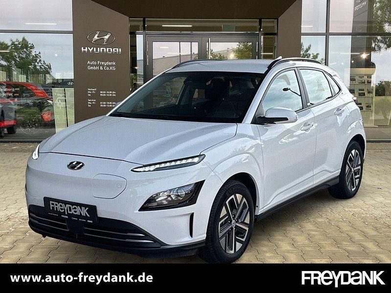Gebraucht Hyundai Kona Select 100 kW (136 PS) 2021 Weiß SUV