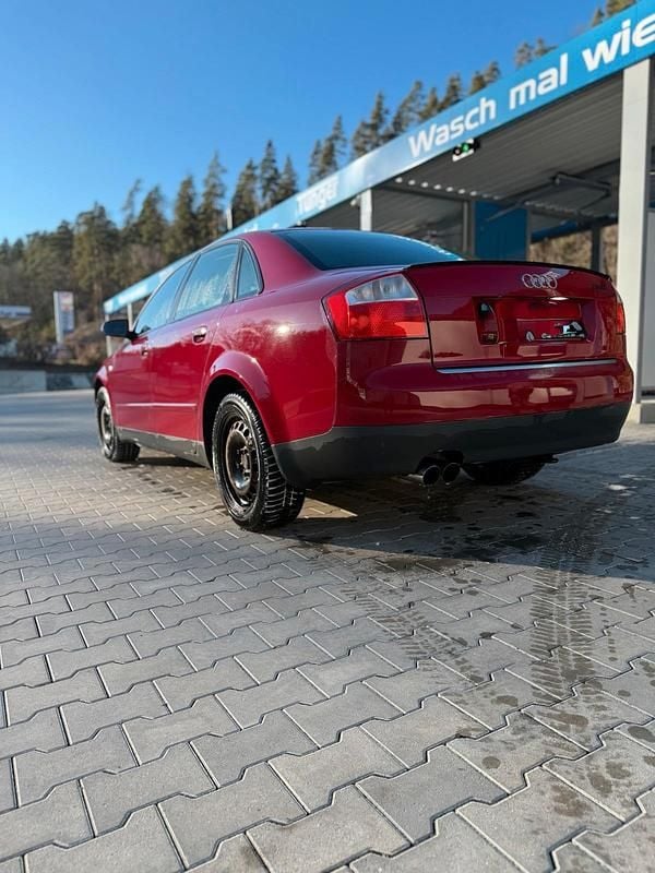 Gebraucht Audi A4 131 PS (96 kW) 2003 Rot Limousine