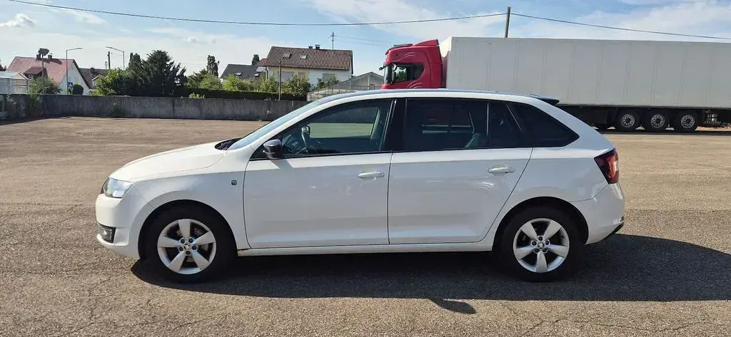 Gebraucht Skoda Rapid Style 105 PS (77 kW) 2014 Weiß Kleinwagen