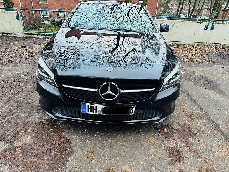 Gebraucht Mercedes CLA200 Shooting Brake 156 PS (114 kW) 2017 Schwarz Kombi