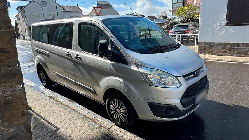 Gebraucht Ford Tourneo 125 PS (91 kW) 2013 Silber Van / Kleinbus