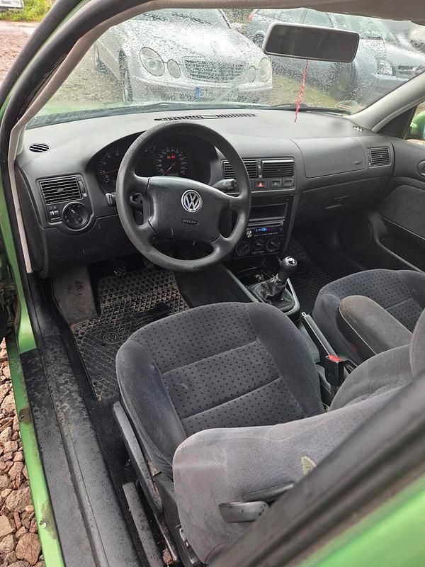 Grün Gebraucht 1999 VW Golf IV Kleinwagen | 800 € (Fairer Preis) - Bild 1/4