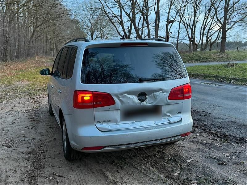 Gebraucht VW Touran 105 PS (77 kW) 2011 Silber Van / Kleinbus