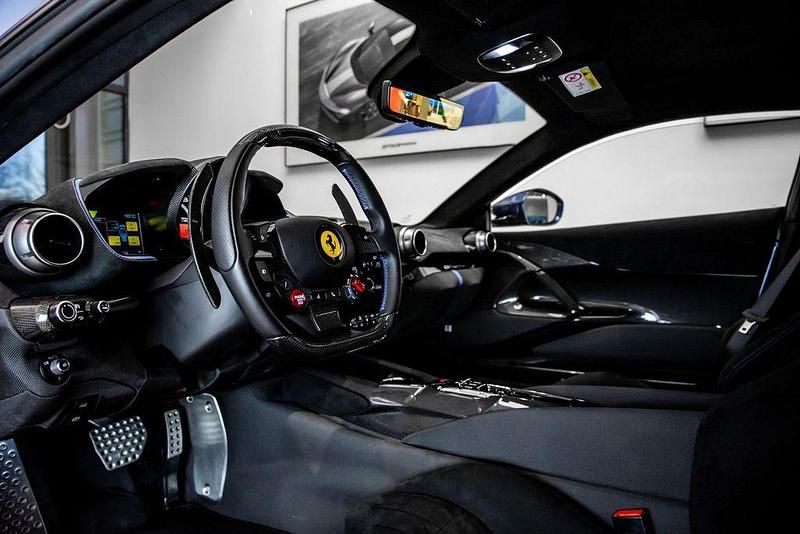 Second-hand Ferrari 812 829 CP (609 kW) 2022 Albastru