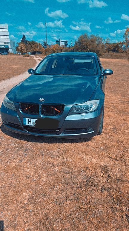 Grau Gebraucht 2005 BMW 325 Sport Line Limousine | 3.750 € (Superpreis) - Bild 1/4