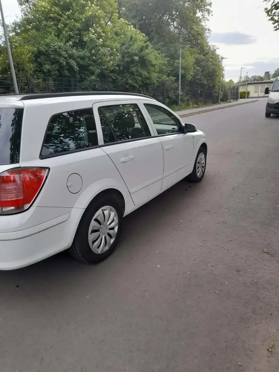 Gebraucht Opel Astra 101 PS (74 kW) 2006 Weiß Kombi