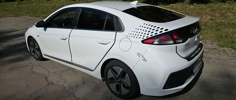 Weiß Gebraucht 2020 Hyundai Ioniq Premium Kleinwagen | 17.800 € (Fairer Preis) - Bild 1/4