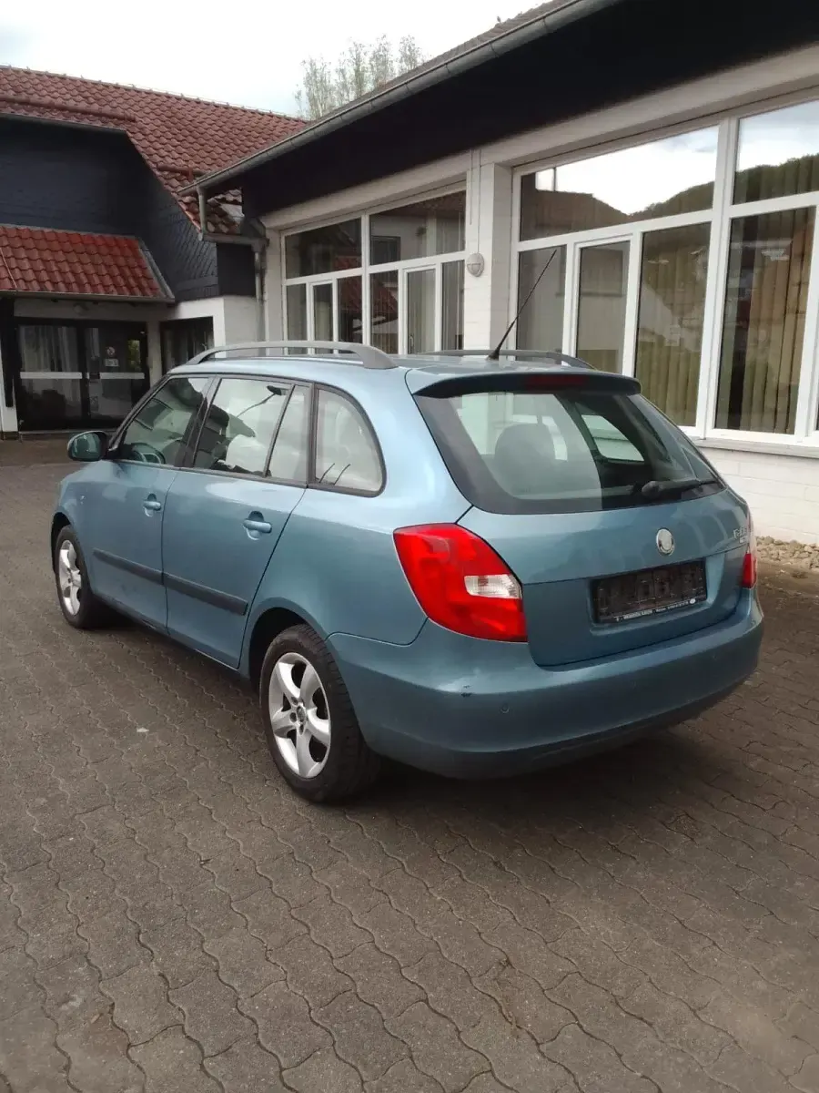 Używany Skoda Fabia 105 KM (77 kW) 2009 Niebieski Kombi