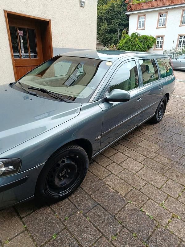 Grün Gebraucht 2001 Volvo V70 Kombi | 7.888 € - Bild 1/4