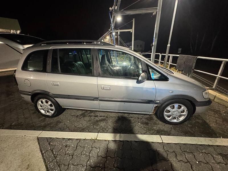 Gebraucht Opel Zafira 101 PS (74 kW) 2004 Silber Van / Kleinbus