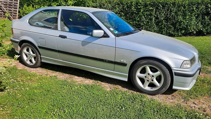 Silber Gebraucht 1997 BMW 318 Compact M Sport Kleinwagen | 4.600 € (Fairer Preis) - Bild 1/4
