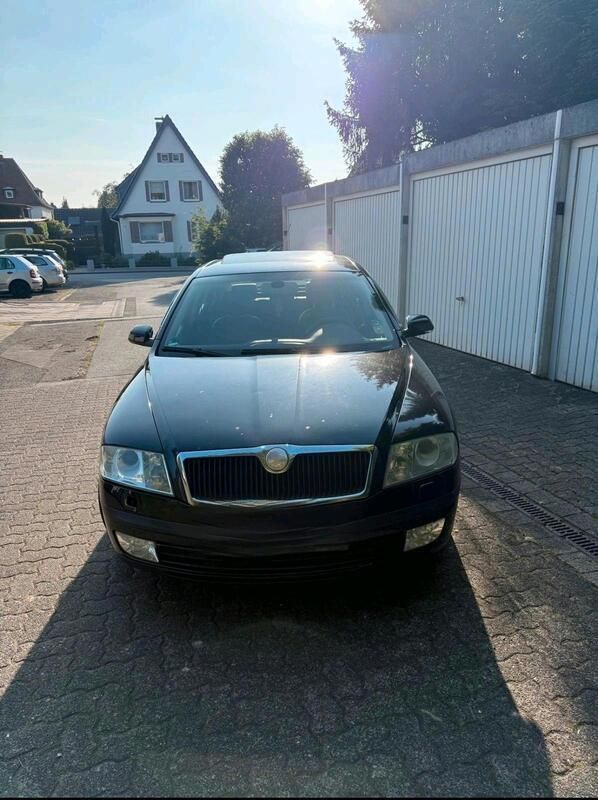 Schwarz Gebraucht 2005 Skoda Octavia Limousine | 1.599 € (Fairer Preis) - Bild 1/4