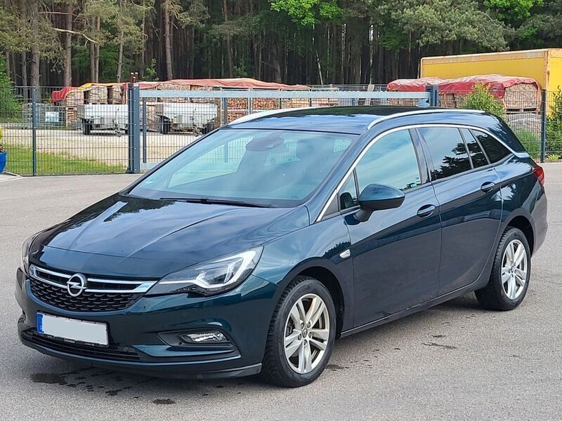 Grün Gebraucht 2017 Opel Astra Kombi | 7.990 € (Guter Preis) - Bild 1/4