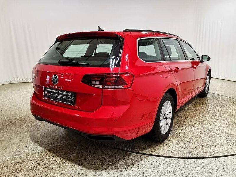 Gebraucht VW Passat Business 122 PS (89 kW) 2023 Tornadorot Kombi