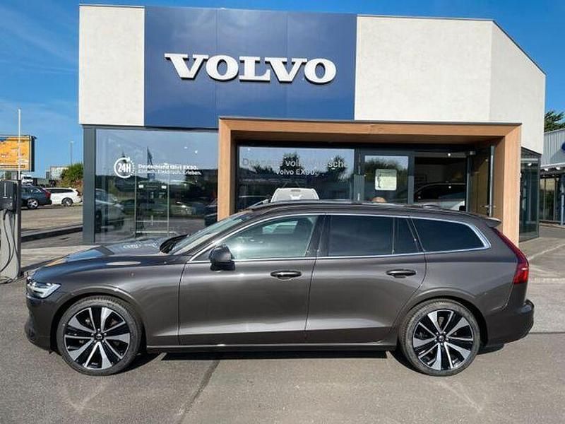 Gebraucht Volvo V60 Core 197 PS (144 kW) 2024 Particular grey Kombi