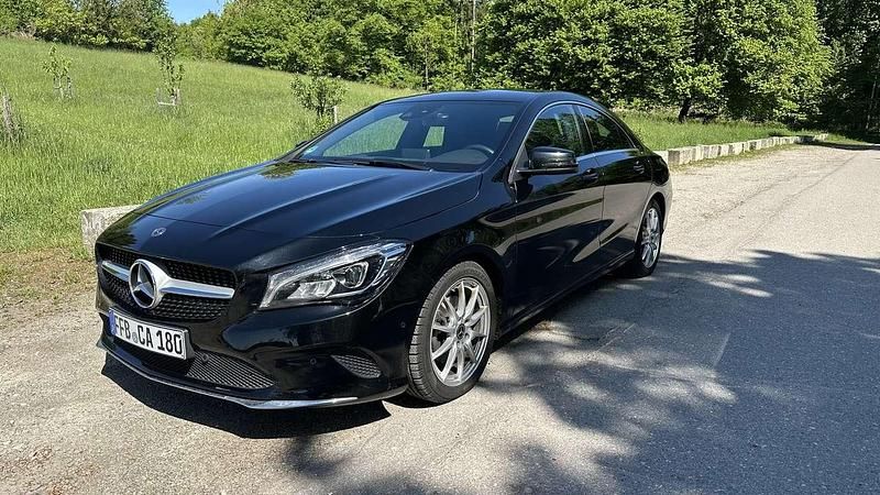 Schwarz Gebraucht 2017 Mercedes CLA180 Business Limousine | 17.250 € (Fairer Preis) - Bild 1/4