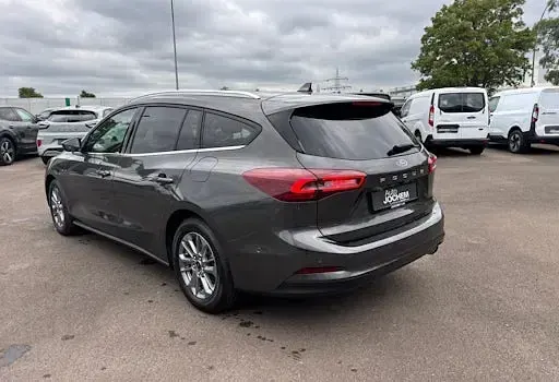 Neu Ford Focus 155 PS (114 kW) 2026 Grau Kombi