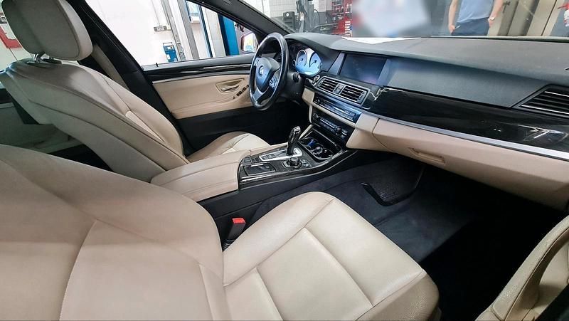 Gebraucht BMW 520 184 PS (135 kW) 2012 Schwarz Kombi