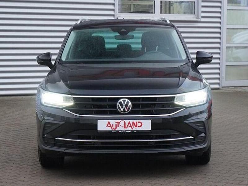 Gebraucht VW Tiguan Active 150 PS (110 kW) 2023 Schwarz SUV