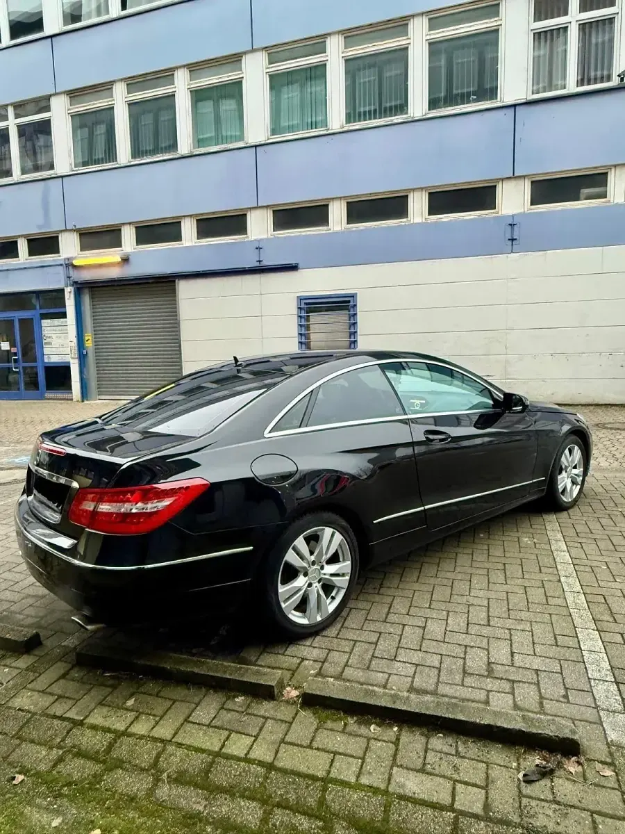 Gebraucht Mercedes E350 292 PS (214 kW) 2009 Schwarz Coupé