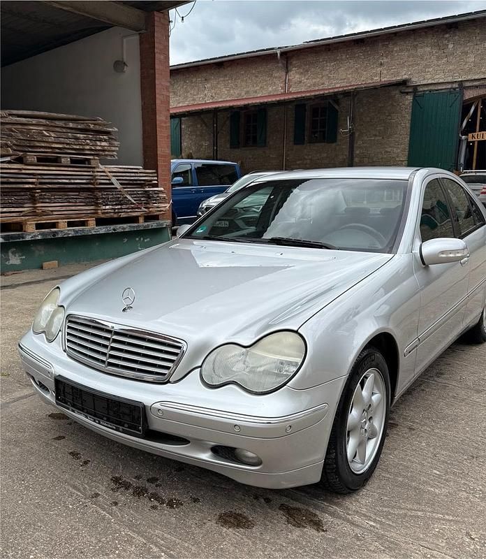 Silber Gebraucht 2005 Mercedes C270 Elegance Limousine | 3.599 € - Bild 1/4