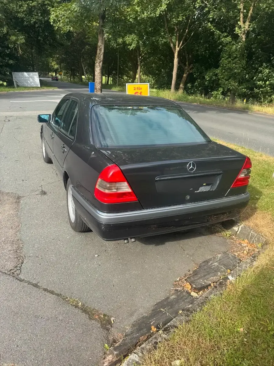 Gebraucht Mercedes C200 136 PS (100 kW) 1997 Schwarz Limousine